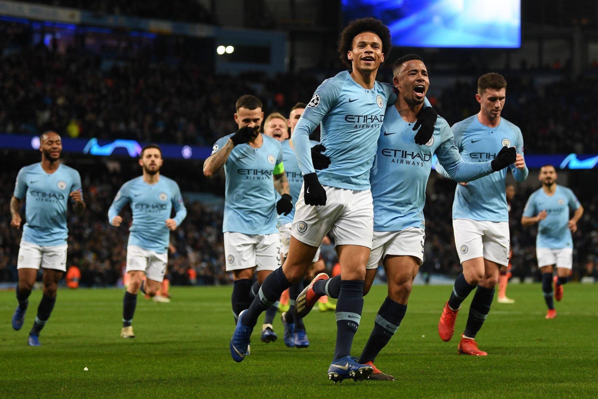 现出强大的 现出强大的