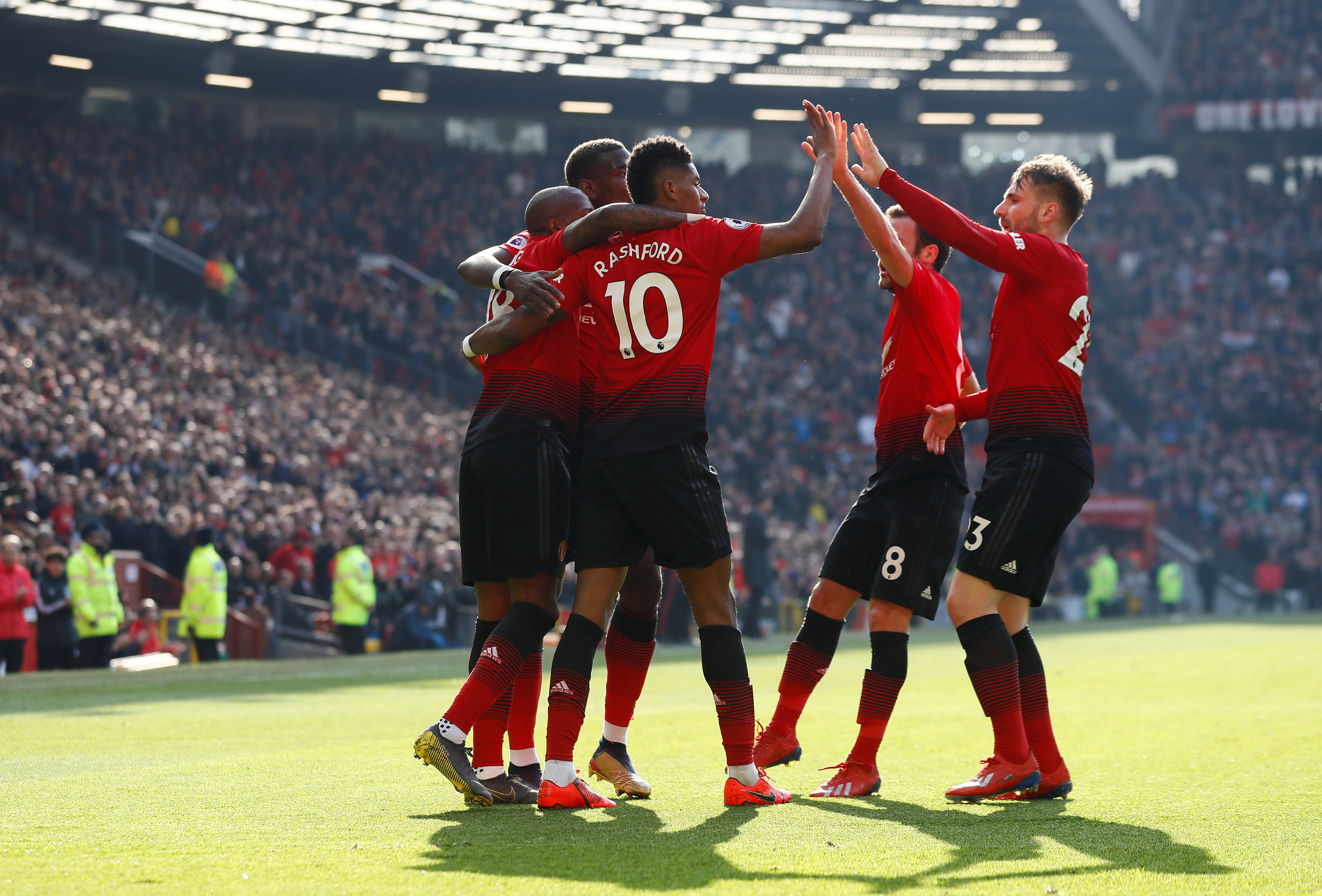 都充满了不 都充满了不